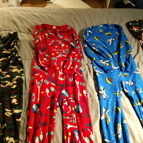 Youth one piece pjs - Picture 3 of 5
